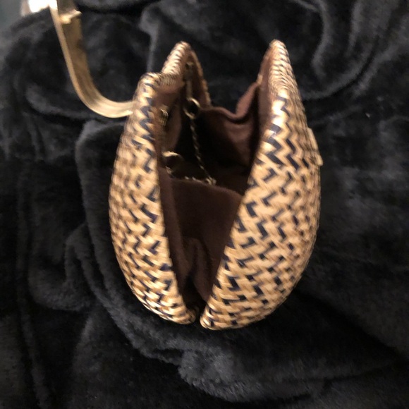 Women’s Vintage Style Hand Woven Straw Shoulder Clutch with Chain Strap - Picture 5 of 7